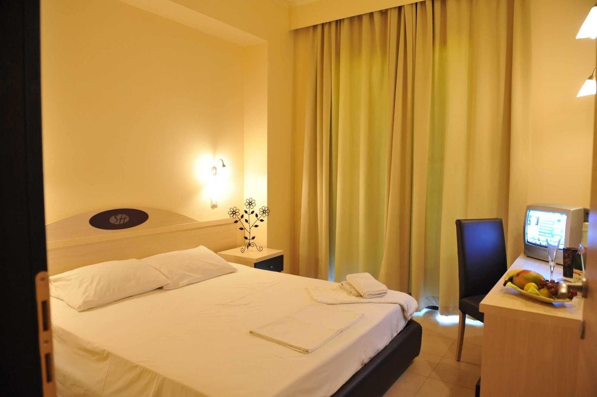 Santa Helena Hotel เอียลิซอส ภายนอก รูปภาพ
