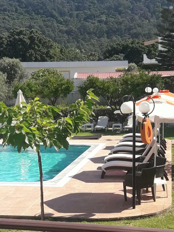 Santa Helena Hotel เอียลิซอส ภายนอก รูปภาพ